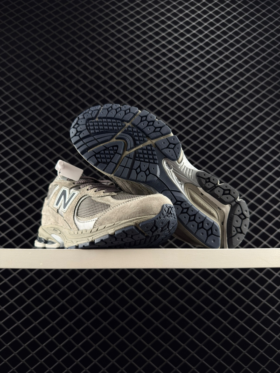 New Balance NB 2002R